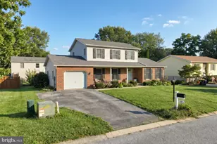 19 Garden Ln, Hanover, PA 17331 - Photo 2