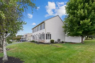 2768 Sparrow Dr, York, PA 17408 - Photo 4