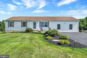 6011 Holly Tree Ct, Felton, PA 17322 - Photo 2