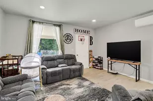 46 S York St, Etters, PA 17319 - Photo 4