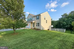 1405 Karens Way, York, PA 17402 - Photo 2