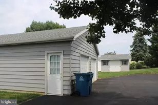 751 Natalie Ln, York, PA 17402 - Photo 10
