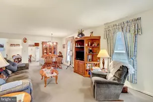 2201 Pleasant View Dr, York, PA 17406 - Photo 6