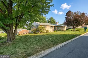 655 Skyview Dr, York, PA 17406 - Photo 2