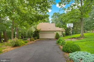 161 Oak Hills Dr, Hanover, PA 17331 - Photo 1