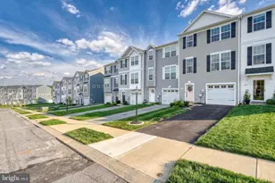210 Hudson Blvd, Red Lion, PA 17356 - Photo 2