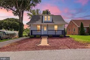 38 W Pennsylvania Ave, Stewartstown, PA 17363 - Photo 2