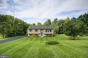 155 N Griffiths Ln, Manchester, PA 17345 - Photo 1