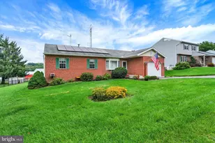 2829 Glen Hollow Dr, York, PA 17406 - Photo 2