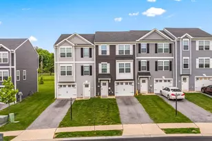 440 Bradford Dr, Red Lion, PA 17356 - Photo 2