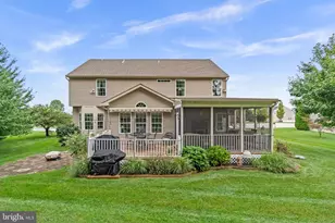 8711 Fairway Ct, Seven Valleys, PA 17360 - Photo 2