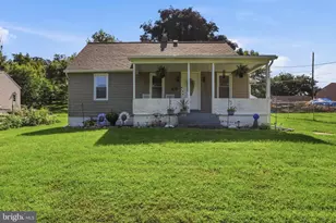 986 2nd St, Mount Wolf, PA 17347 - Photo 2