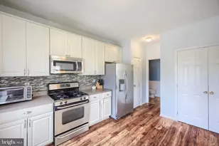 2136 Maple Crest Blvd, York, PA 17406 - Photo 2