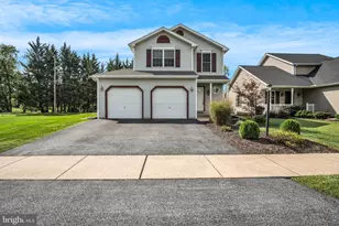 144 Lakeside Dr, Lewisberry, PA 17339 - Photo 2