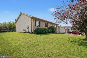 81 Lion Dr, Hanover, PA 17331 - Photo 2