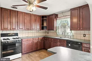 2460 Wyndhurst Ct, York, PA 17408 - Photo 8