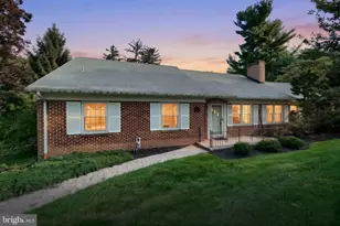 1319 Hillcroft Ln, York, PA 17403 - Photo 1