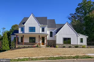 905 Aspen Ln, Red Lion, PA 17356 - Photo 1