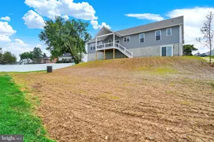 11 W Crestlyn Dr, York, PA 17402 - Photo 26