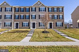 16 Breezewood Dr, Hanover, PA 17331 - Photo 1
