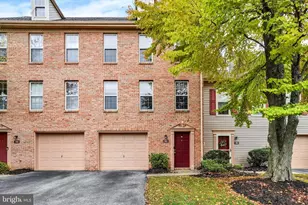 912 Skyview Dr, York, PA 17406 - Photo 1