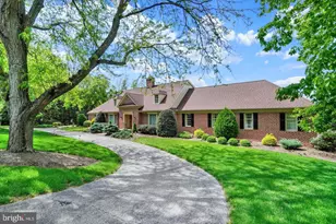 925 Summit Cir N, York, PA 17403 - Photo 1
