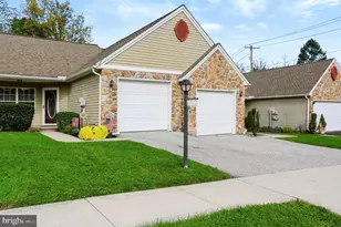 1706 Boxwood Ct, Dover, PA 17315 - Photo 2