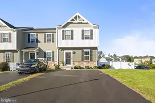 266 Homestead Dr, Hanover, PA 17331 - Photo 2