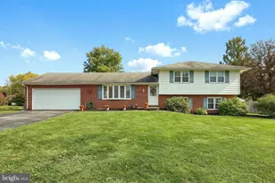 2555 Primrose Ln, York, PA 17404 - Photo 2
