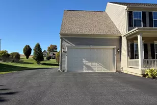 8570 Diamond Run Ct, Seven Valleys, PA 17360 - Photo 2