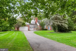 958 Country Club Rd, York, PA 17403 - Photo 2