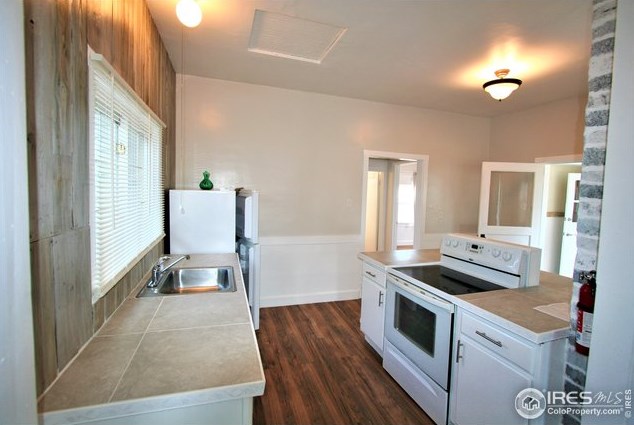 237 Bryan St, Haxtun, CO 80731-2516