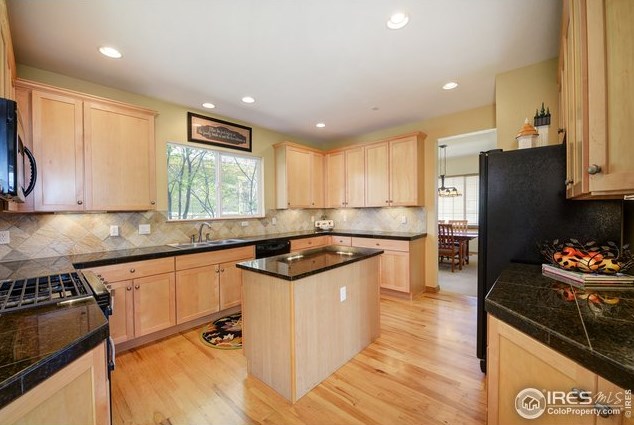 535 Summer Hawk Dr, Longmont, CO 80504-8803