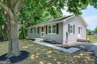 415 Hanover Street, New Oxford, PA 17350 - Photo 1
