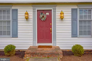 21 Woods End Dr, Doylestown, PA 18902 - Photo 2