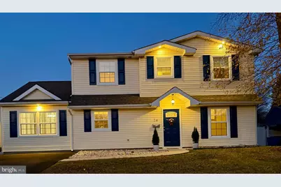 24 Robin Hill Lane, Levittown, PA 19055 - Photo 1
