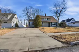 118 Wildflower Rd, Levittown, PA 19057 - Photo 2