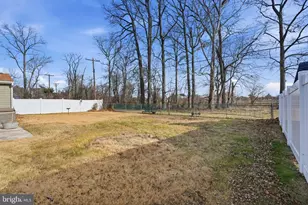 118 Wildflower Rd, Levittown, PA 19057 - Photo 4