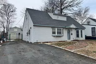 581 Rosemar Dr, Morrisville, PA 19067 - Photo 1