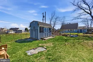 8 Inlet Rd, Levittown, PA 19057 - Photo 24
