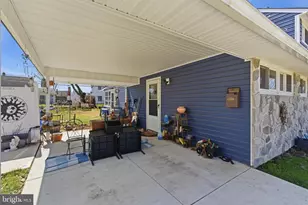 8 Inlet Rd, Levittown, PA 19057 - Photo 4