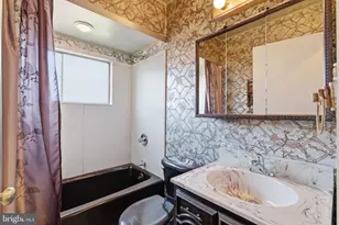 154 Pinewood Dr, Levittown, PA 19054 - Photo 12