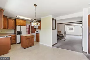 154 Pinewood Dr, Levittown, PA 19054 - Photo 6