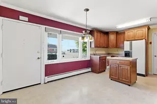 154 Pinewood Dr, Levittown, PA 19054 - Photo 10