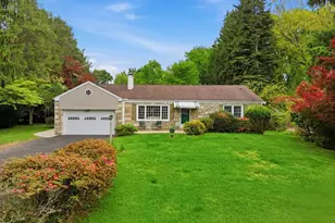 162 Valley Dr, Southampton, PA 18966 - Photo 2