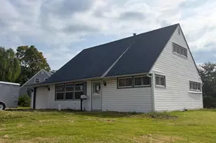 14 Circle Rd, Levittown, PA 19057 - Photo 2