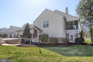 19 Sterling Ct, Hershey, PA 17033 - Photo 2