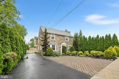 727 E Manoa Road, Havertown, PA 19083 - Photo 1