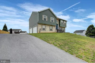 828 Essex Circle, Greencastle, PA 17225 - Photo 1