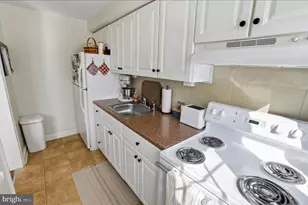 200 Maplewood Dr, Pottstown, PA 19464 - Photo 12